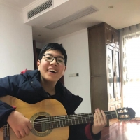 学了民谣吉他古典吉都不好好练，最近迷恋上电吉他