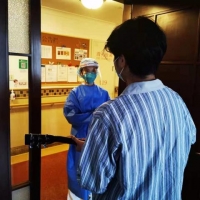 住院意外遭遇闭环管理，这个15岁上海男孩在仁济西院病房里弹起了吉他