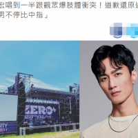 歌手李英宏用水瓶砸粉丝！对方醉酒不断挑衅，举止不雅引观众不满