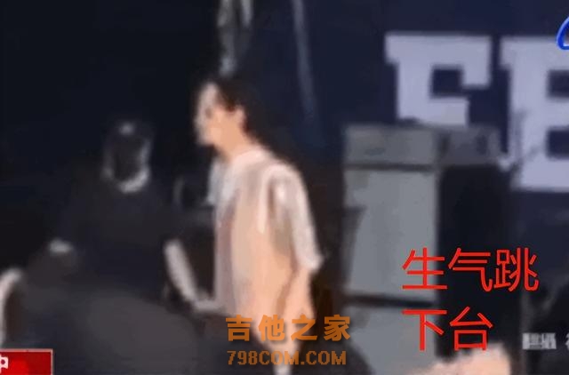 歌手李英宏用水瓶砸粉丝！对方醉酒不断挑衅，举止不雅引观众不满