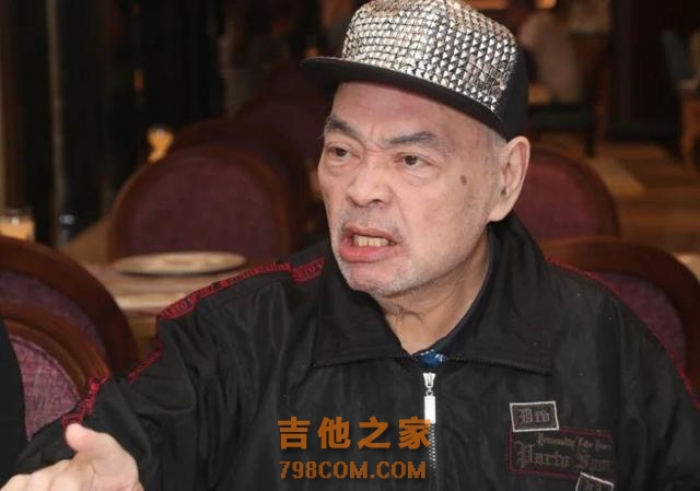 恼火！香港知名歌手坐轮椅开个唱被同行批惨不忍睹，本人霸气回怼