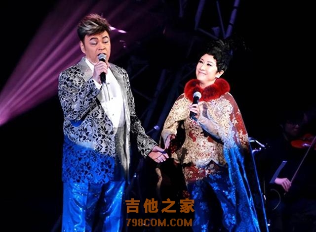 恼火！香港知名歌手坐轮椅开个唱被同行批惨不忍睹，本人霸气回怼