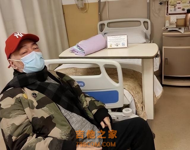 恼火！香港知名歌手坐轮椅开个唱被同行批惨不忍睹，本人霸气回怼