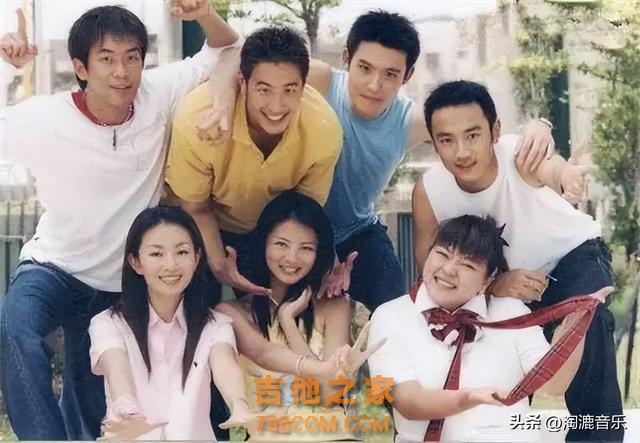 顶流男歌手获奖被骂，演唱会摔下舞台，如今披荆斩棘王者归来？