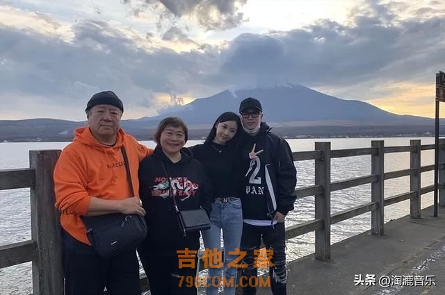 顶流男歌手获奖被骂，演唱会摔下舞台，如今披荆斩棘王者归来？
