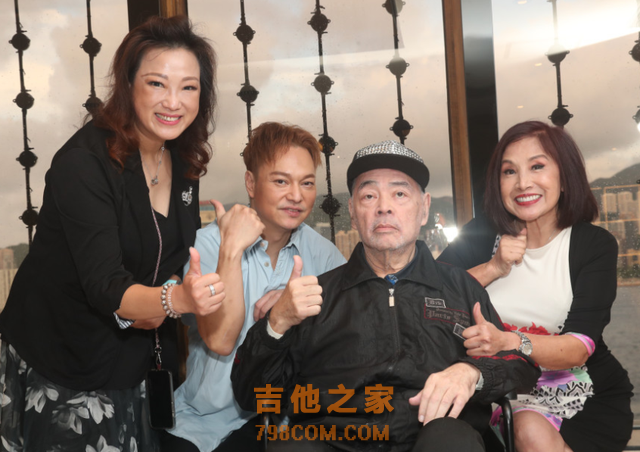 知名歌手坐轮椅仍开唱，却遭女星嘲讽惨不忍睹，咬牙切齿激动反驳
