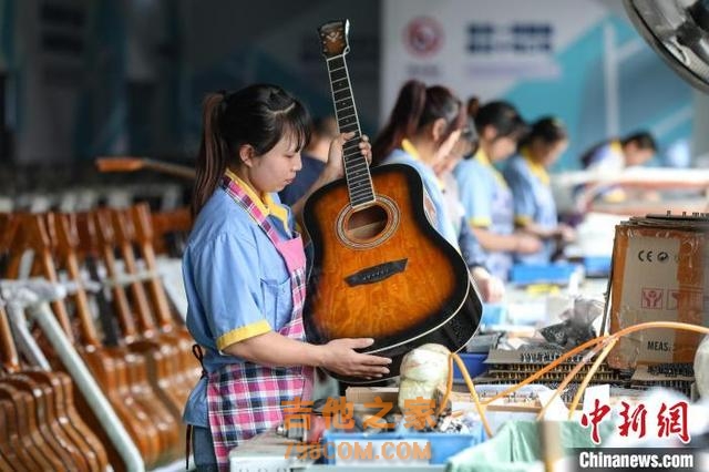 贵州正安：吉他生产忙