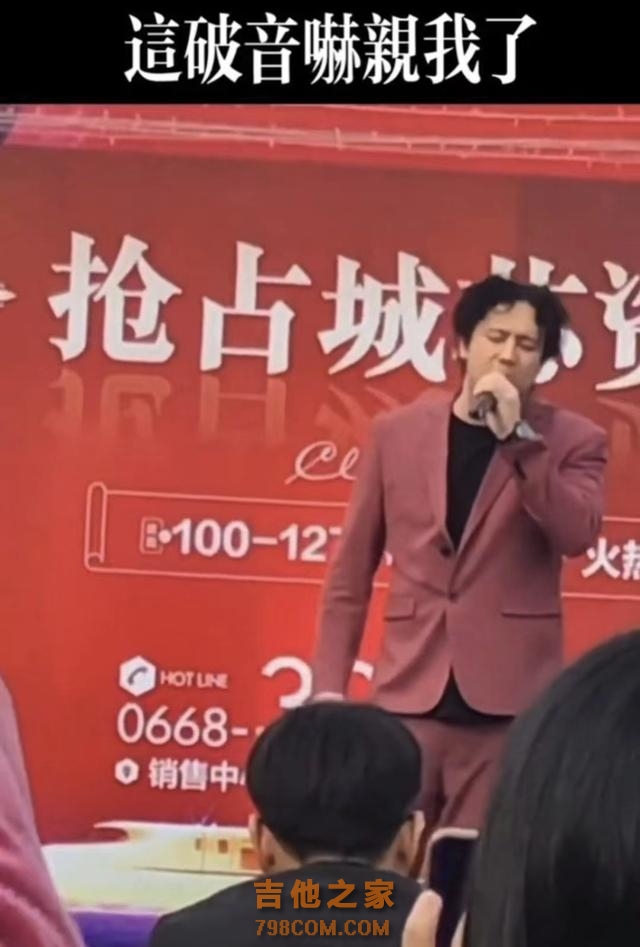 状态令人唏嘘！香港知名歌手内地商演狂走音，身形发福被嘲像大叔