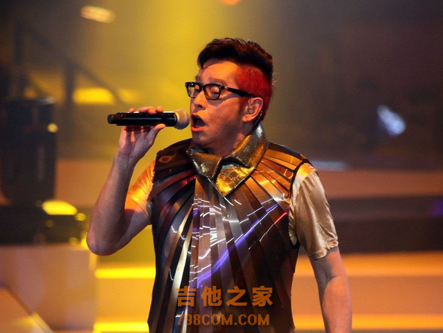 给“中国具有影响力的十大男歌手”排个名，伍佰第8，黄家驹第4