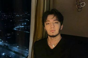 歌手迪玛希近照，发腮留胡子似大叔，“进口小哥哥”变“进口小叔叔”？