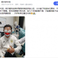 知名歌手看梅西进球，兴高采烈参加球赛，却被朋友一脚踢到失明