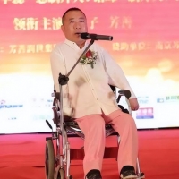 四肢瘫痪的轮椅歌手开办残疾人之家 帮助400名残疾人和大学生：想让更多像我一样的人从生活中“站”起来