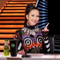 歌手李玟家中热舞，肋骨线条惹人羡慕，奈何五官被嘲像“格格巫”