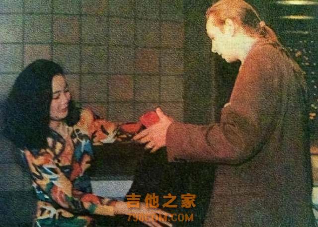 歌手邓丽君：去世27年，男友保罗再婚生子，弟弟的坚持让人感动