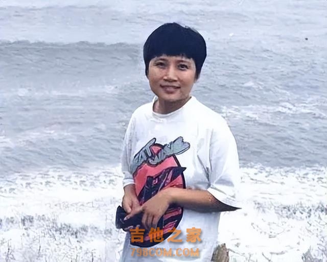 歌手李娜：5岁丧父，27岁走红，34岁出家，名和利都救不了她