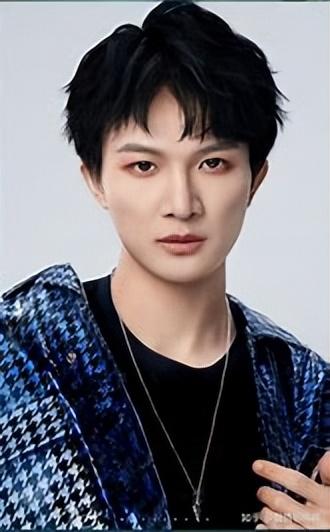 周深没红时报名好声音第二季，工作人员分不清是女歌手还是男歌手