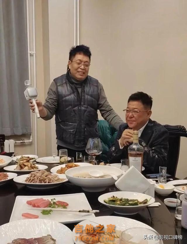 著名歌手姜育恒与好友聚会，网友直呼老得快认不出了
