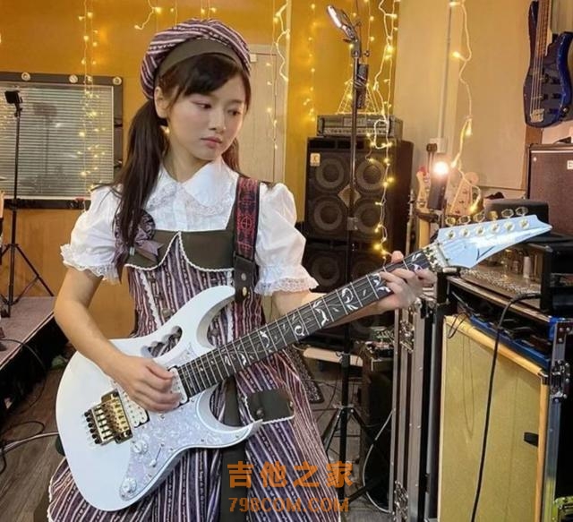 超期待！TVB上位小花获公司签做歌手，萝莉外表下有颗摇滚的心