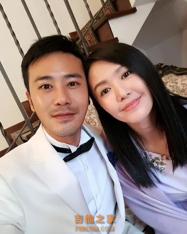 春晚歌手谭维维:父亲早逝，与恋爱的母亲决裂，婚姻让她变柔软