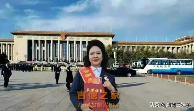 “李少莉事件”又有新发现，身上佩戴项链和胸针被曝光，价值不菲