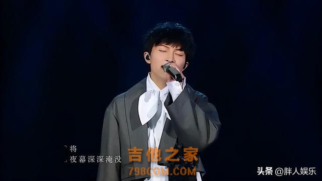 贵州男孩周深：从自卑到成为“顶流歌手”，他经历了什么？
