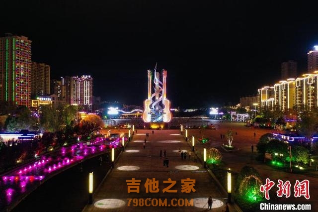 航拍贵州正安吉他广场夜景