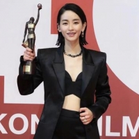 打败吴君如“爆冷”得影后，选秀歌手是如何走到今天的？