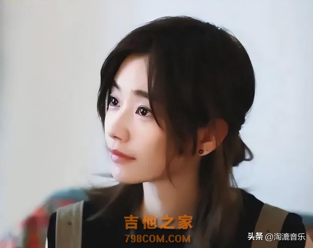 打败吴君如“爆冷”得影后，选秀歌手是如何走到今天的？