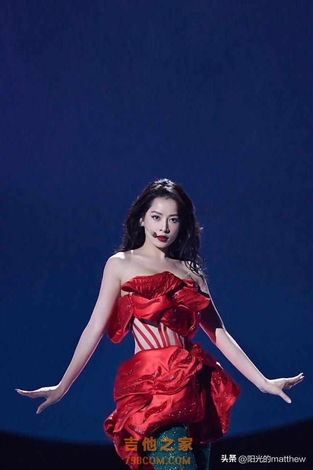 越南歌手芝芙登上“2023乘风”舞台给观众带来唯美视角