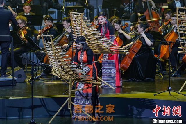 中国—东盟乐团南宁“奏交响” 歌手“亮金嗓”轮番唱民歌