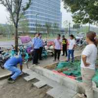 考场边上，“歌手”刚准备练练嗓子，民警就赶到了