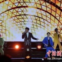 两岸歌手献唱湖北宜昌
