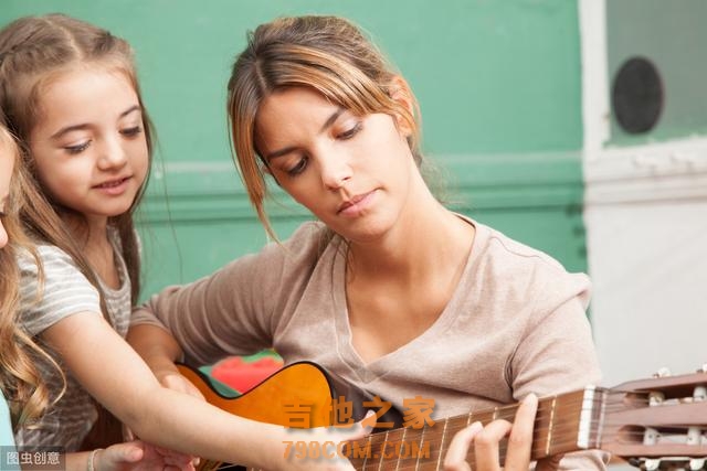 指弹吉他学习步骤：吉他指弹入门方法教程