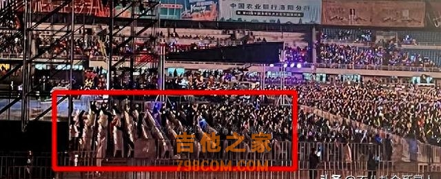 8位歌手的演唱会实况，汪峰现场冷清免费放人，华晨宇泥地做法