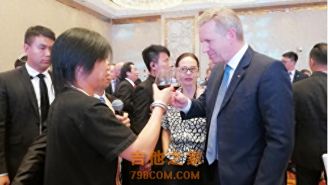 征集贵州涉黑歌手“野马”违法犯罪线索，有人投案自首，参与经营的会所曾因有客人吸毒被停业