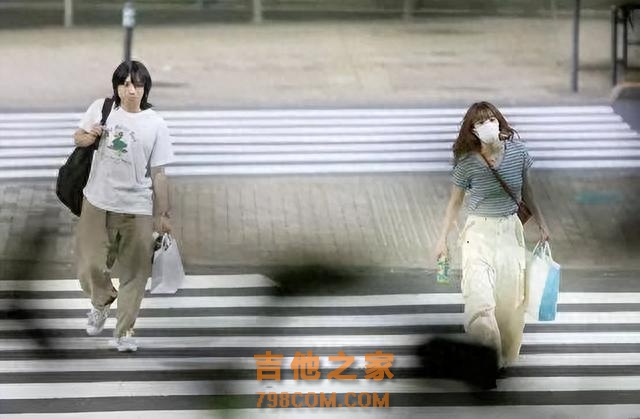 相差11岁，相恋4年，日本新生代原创女歌手爱缪钦慕大叔，爱无错