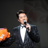 靠一首歌火一辈子的10位歌手，赚1.7亿退圈“养老”，因违法入狱