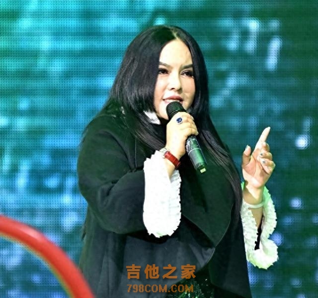 60岁歌手千百惠：曾从何静手里抢走丈夫离婚后儿子是她最大依靠