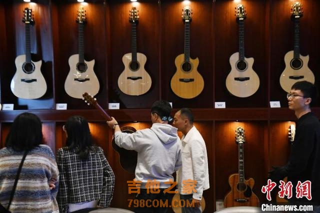 四川：逾500件世界精品吉他藏入吉他博物馆