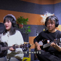 午后在棚里吉他弹唱一首任素汐的《儿时》，唱出了对小时候...