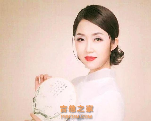 48岁知名女歌手去世，遗照流出，死因被扒，死前一个月严重脱相
