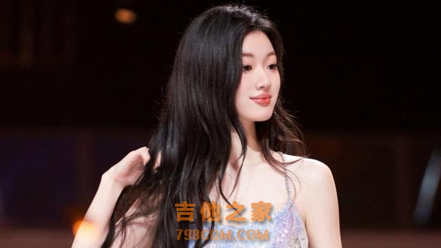 张钰琪回国上热搜，或将加盟《歌手2024》，单依纯难逃被比较