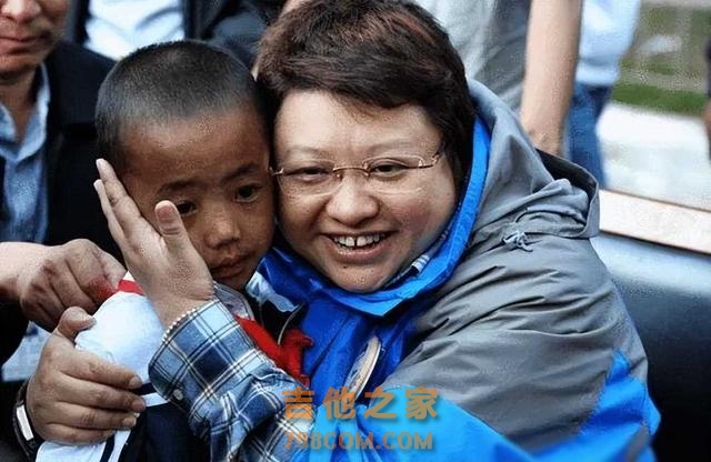 王菲进不了前五,徐小凤排第二,十大殿堂级女歌手究竟谁是第一