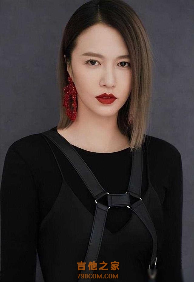 从穷困酒吧歌手到亿万身家,她的音乐之路,从不炒作取得成功