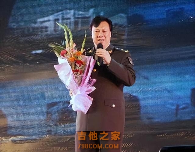 军旅歌手刘斌：《当兵的人》火遍大江南北，成名后不忘发妻