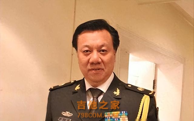 军旅歌手刘斌：《当兵的人》火遍大江南北，成名后不忘发妻