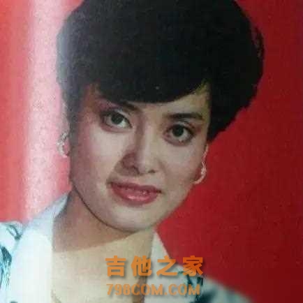 她是著名歌手,39岁才遇到真爱生1双儿女,丈夫爱她给206亿