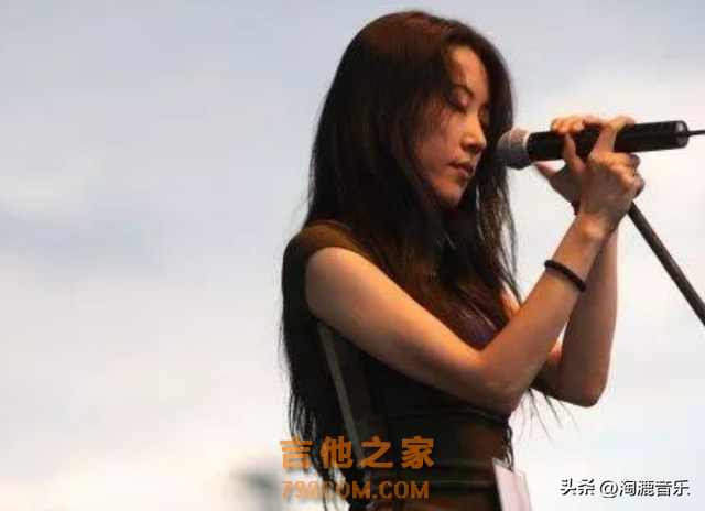 最美摇滚女歌手，结婚11年后丈夫自杀，她的身份可不只是窦唯初恋