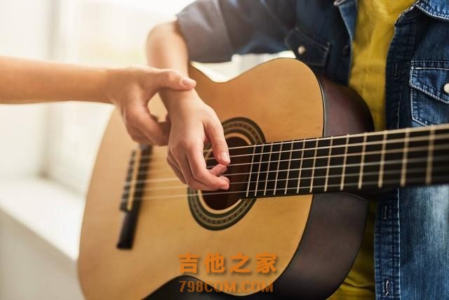 初学者不得不知道的吉他大横按按压技巧