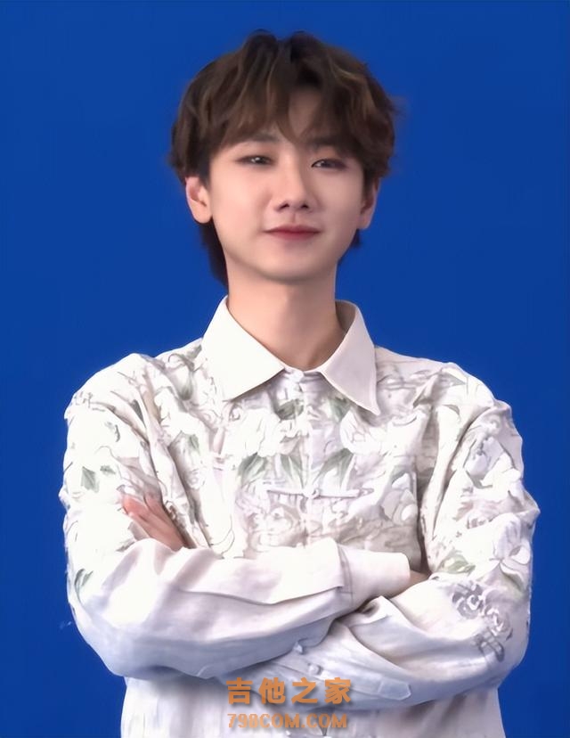 《歌手》第四期：孙楠补位唱《拯救》，汪苏泷居然坐着唱歌